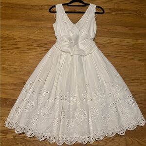 Elegant White Sleeveless Dress